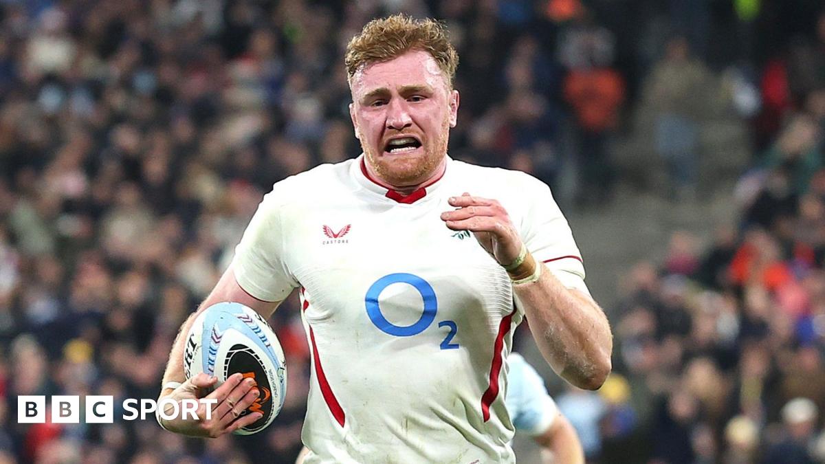 Leicester celebrate beating Exeter in the Prem Rugby Cup