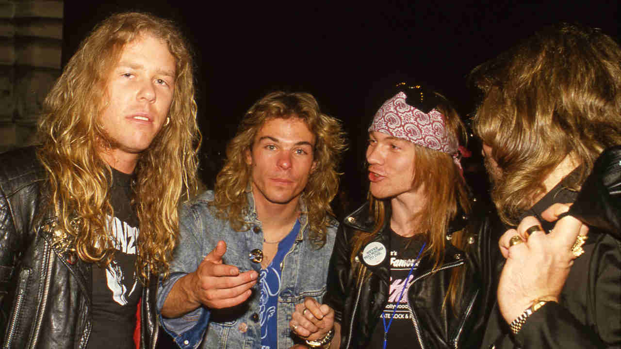 Metallica&rsquo;s James Hetfield posing for a photograph with Guns N&rsquo; Roses&rsquo; Axl Rose