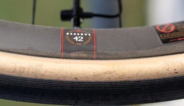 Why are Visma-Lease a Bike glueing their tubeless tyres into place at the Spring Classics?