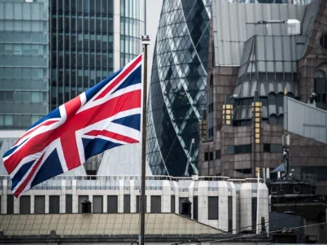 Visit Ukraine - When will temporary protection in the UK end: how Ukrainians can avoid losing their legal status