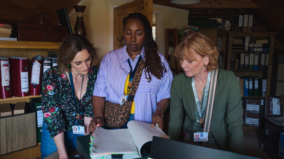 Cara Horgan, Jo Martin, Samantha Bond, The Marlow Murder Club season 3 cara horgan, jo martin, samantha bond, the marlow murder club season 3, episode 1