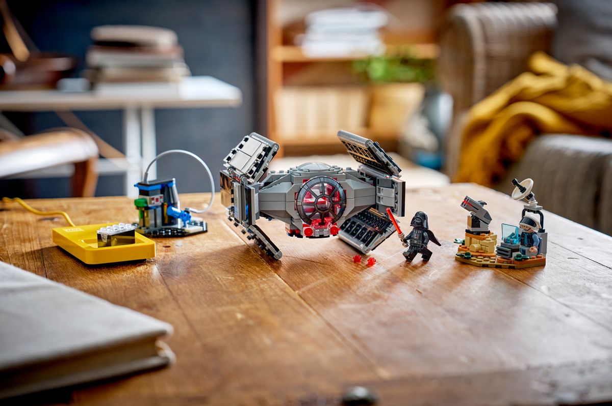 Lego Star Wars Smart Play: Darth Vader’s TIE Fighter