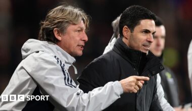 Mikel Arteta and Gabriel Heinze on the touchline