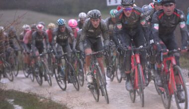 2018 Strade Bianche: riders in the rain