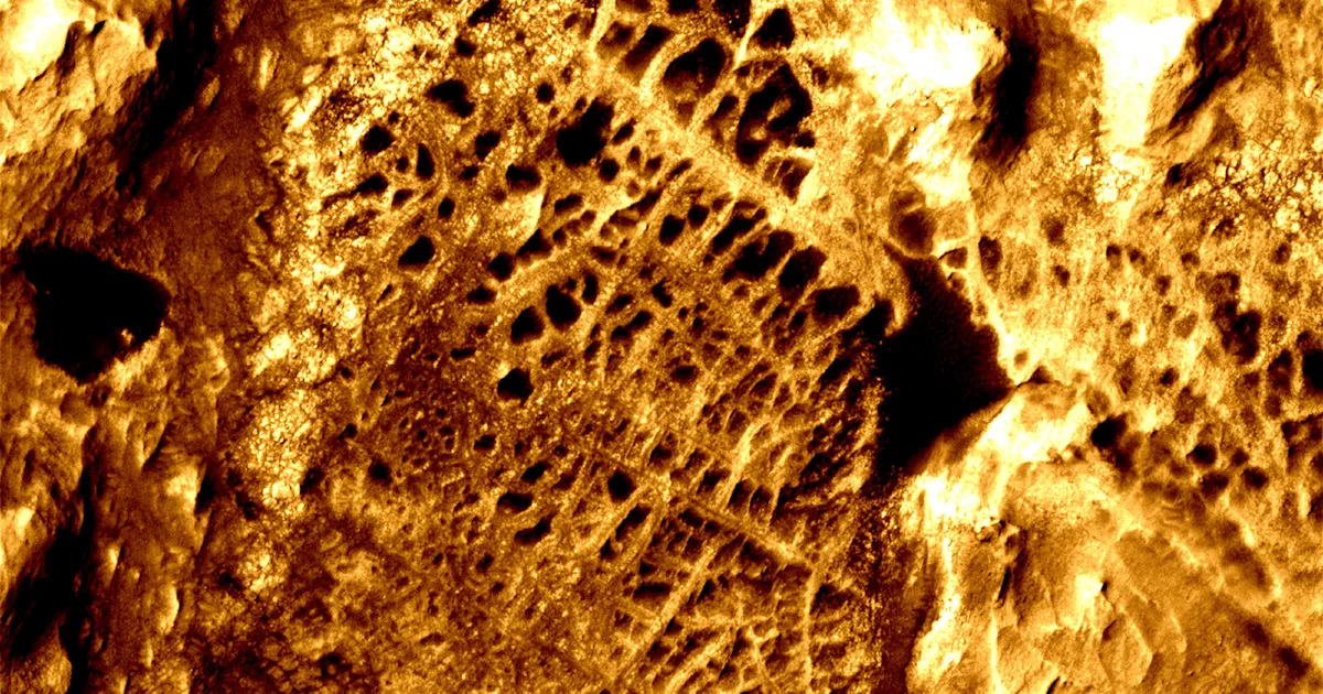 NASA Rover Exploring Strange, Haunting Structures on Mars