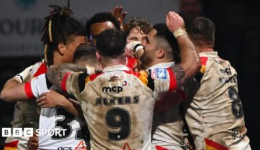 Bradford Bulls celebrate against Huddersfield Giants