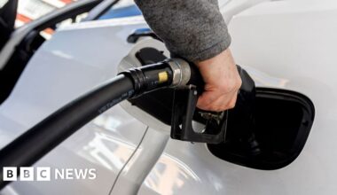 Oil back above $100 a barrel as conflicting claims emerge on US-Iran talks - BBC