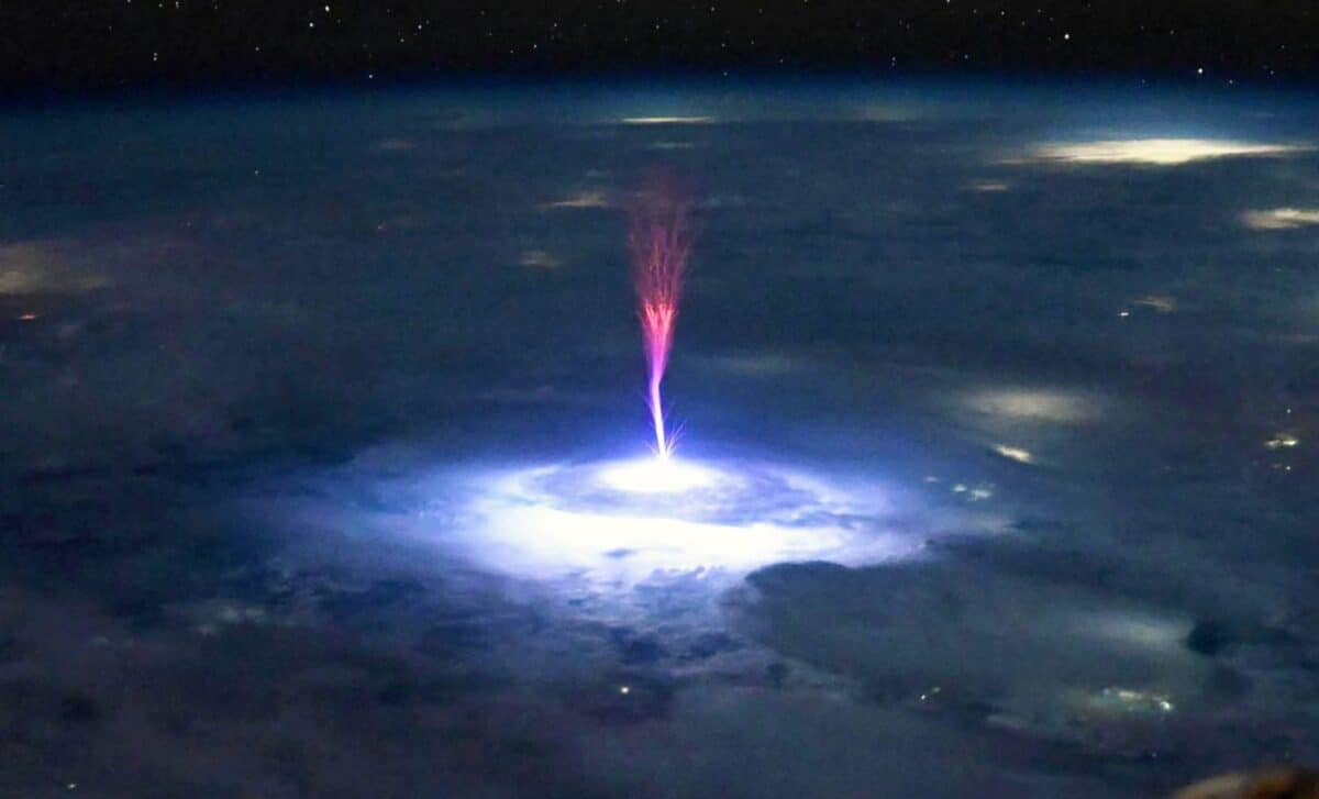 A Nasa Astronaut Photographs A Rare Red Flash 55 Miles Above A Storm And It Lasts Only Milliseconds