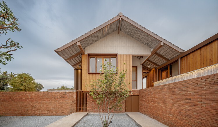 Baan SudSaenSuk / BodinChapa Architects - Exterior Photography, Wood