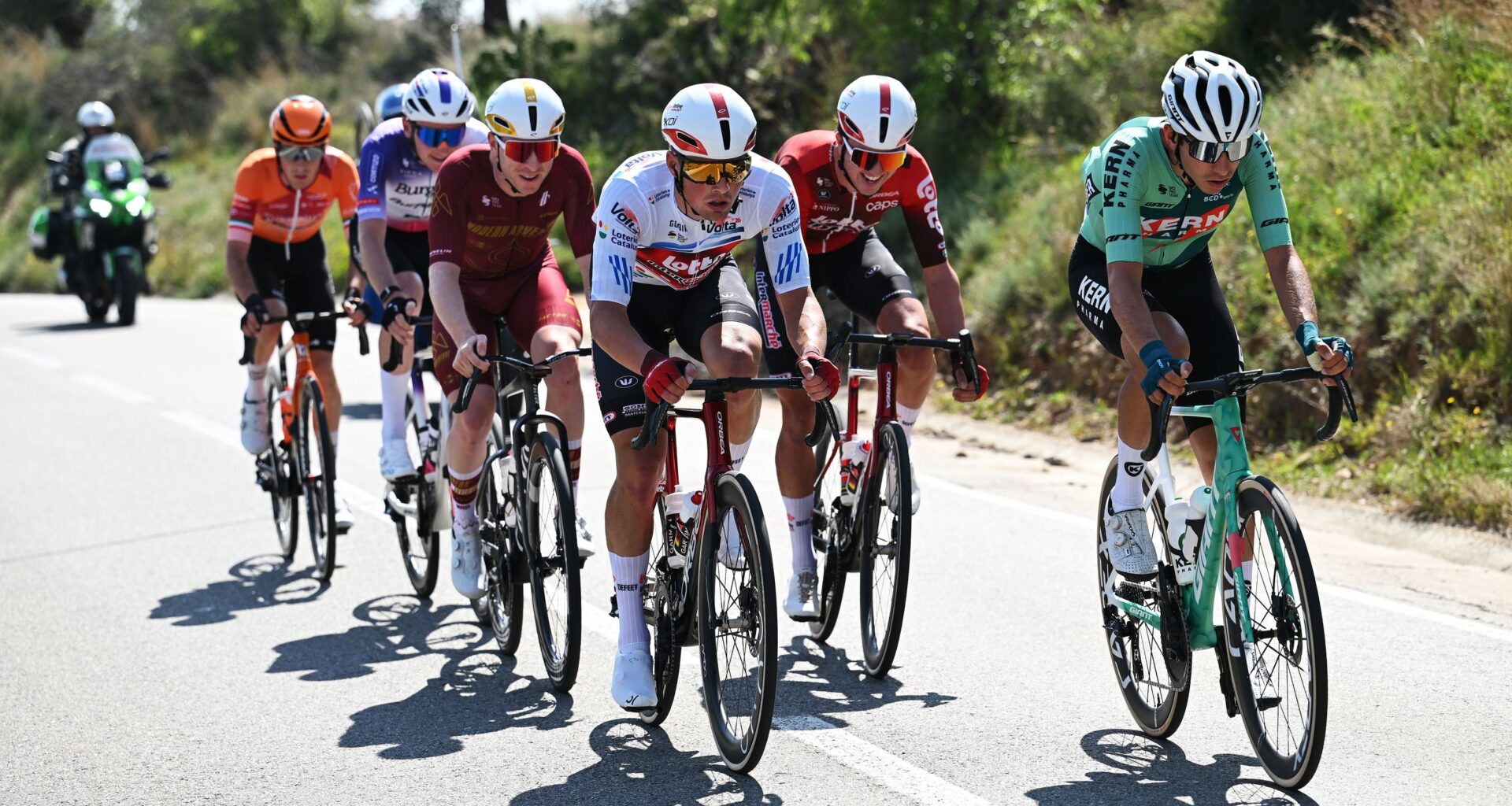 Volta a Catalunya stage 3 LIVE: The peloton is closing the gap to six man break