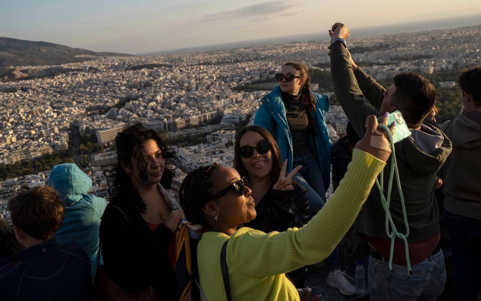 US travelers fuel Greece summer travel boom despite Middle East turmoil