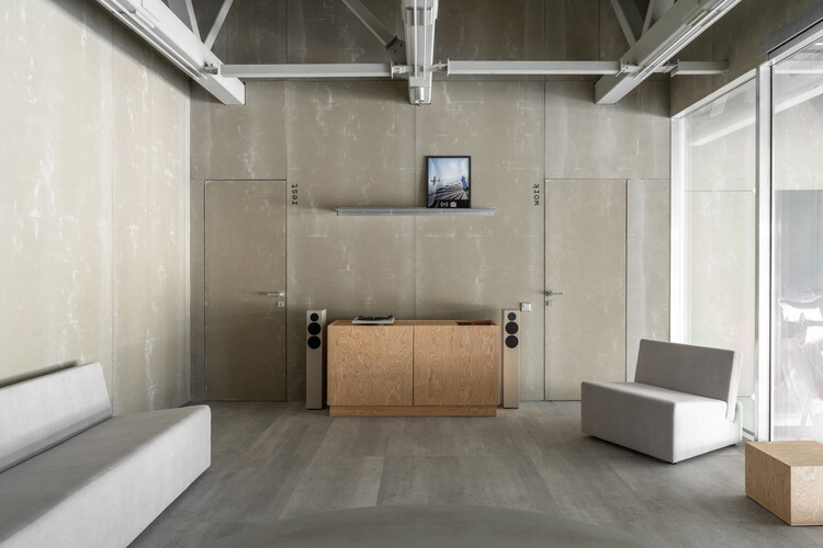 Aerotim Hangar / +kouple - Interior Photography, Bathroom, Chair