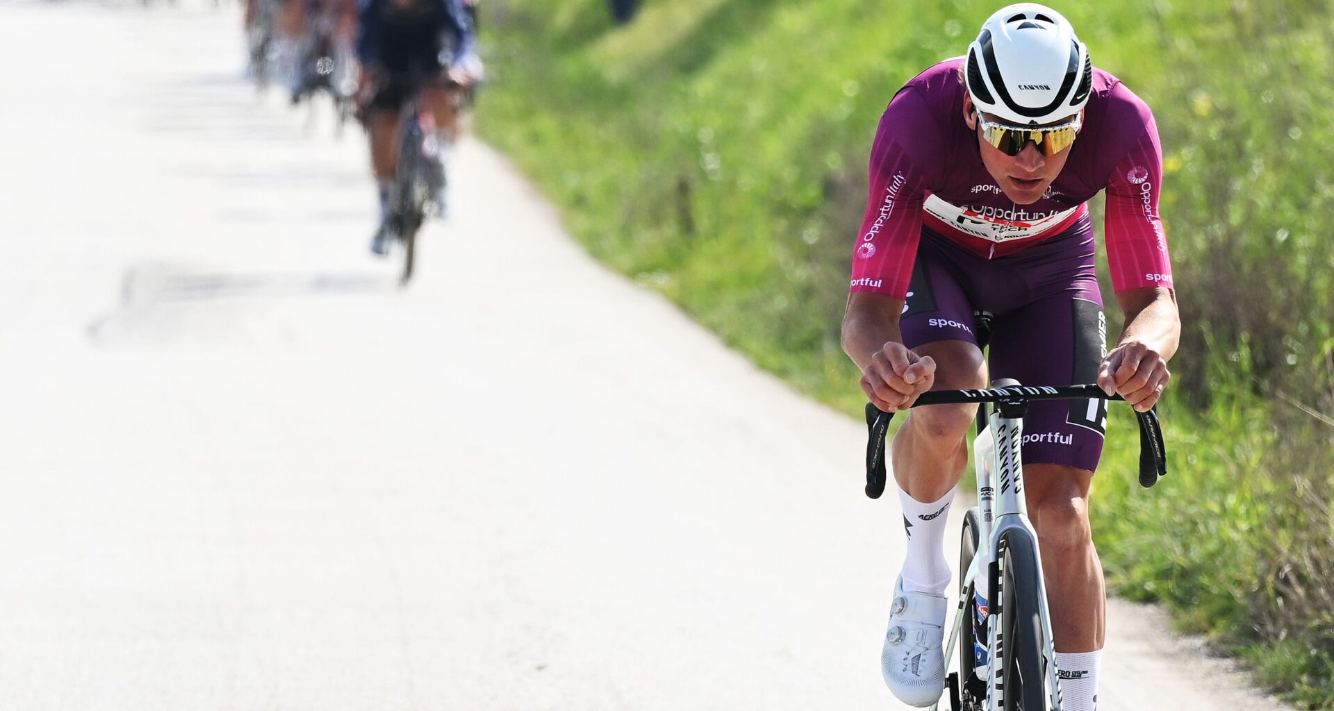 Mathieu van der Poel explains why he refuses to follow the narrow handlebar trend