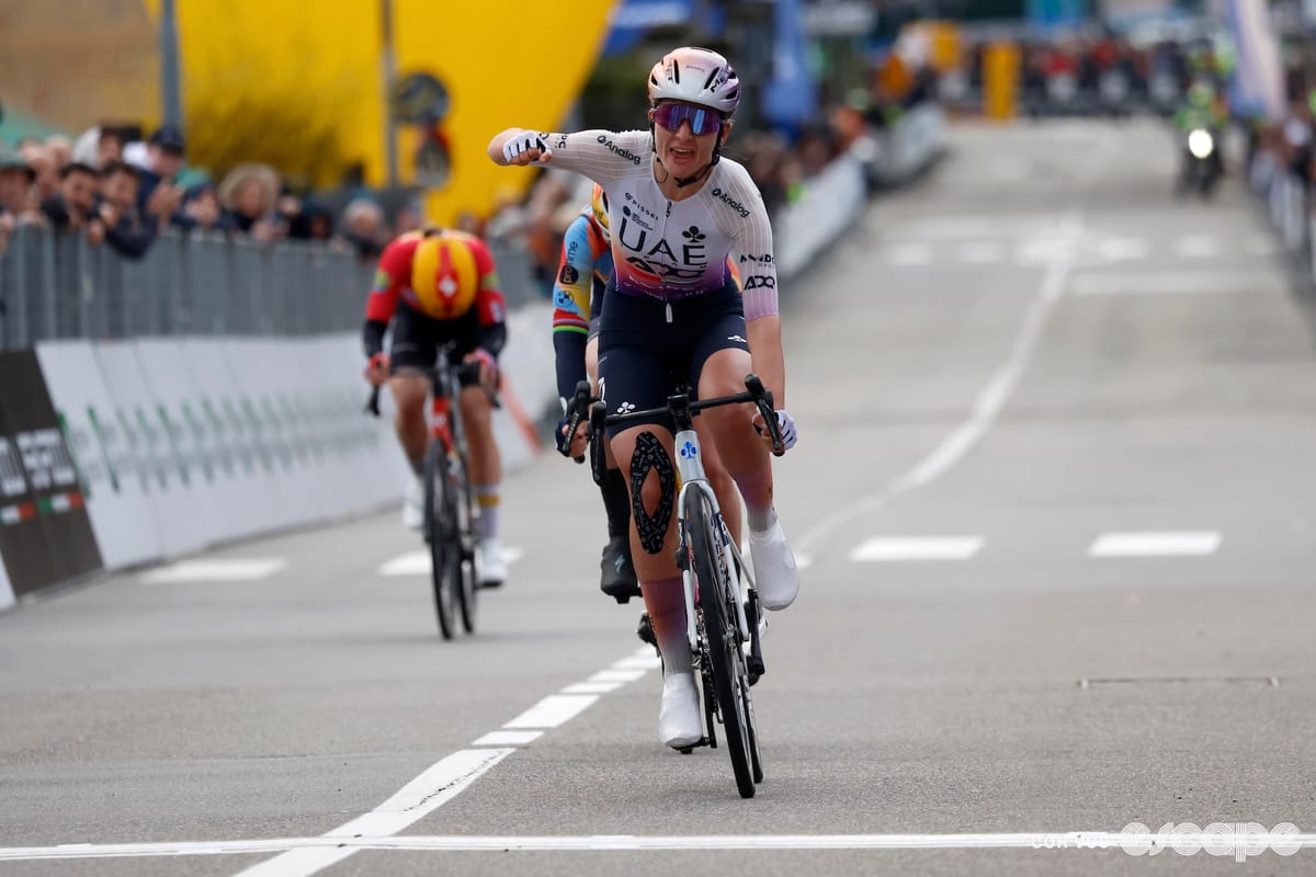 Karlijn Swinkels takes first WorldTour victory at Trofeo Alfredo Binda - Escape Collective