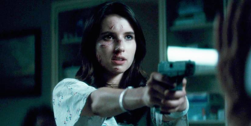 Emma Roberts as Jill pointing a gun in the hospital in Scream 4