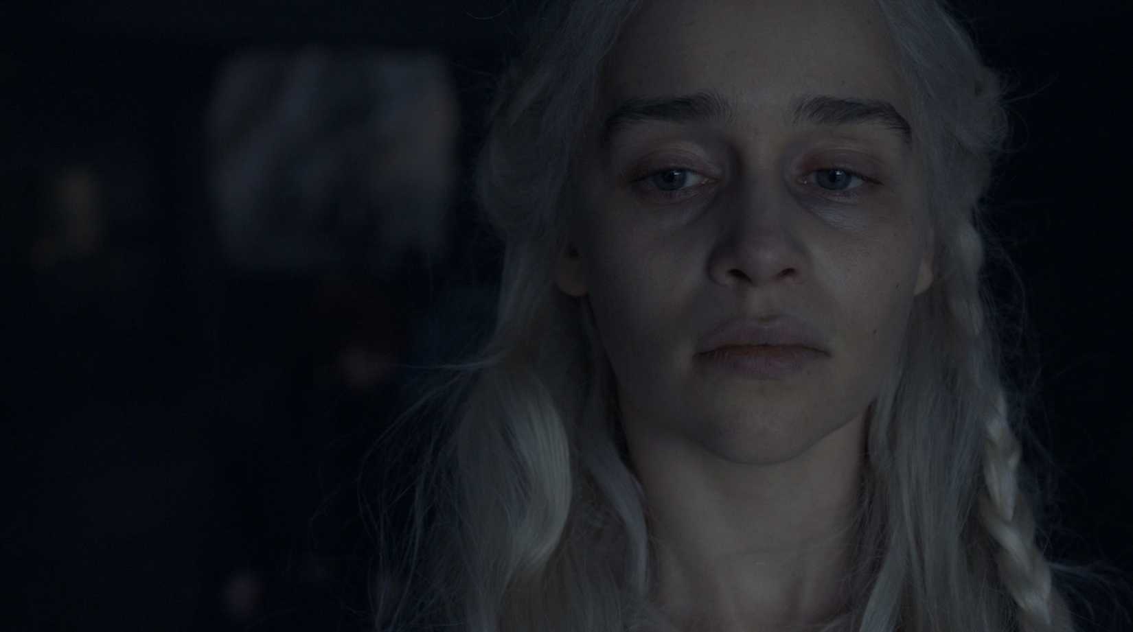Daenerys Targaryen (Emilia Clarke) looking wan and sad in Game of Thrones S08E05