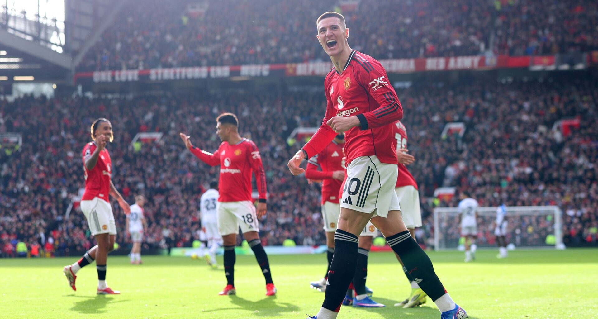 Benjamin Sesko recites Man Utd chant in message to fans after Crystal Palace win, Joshua Zirkzee replies