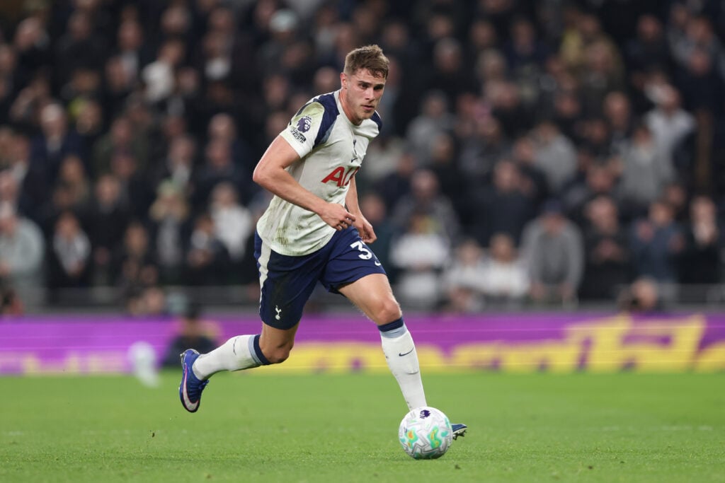 Micky van de Ven playing against Crystal Palace