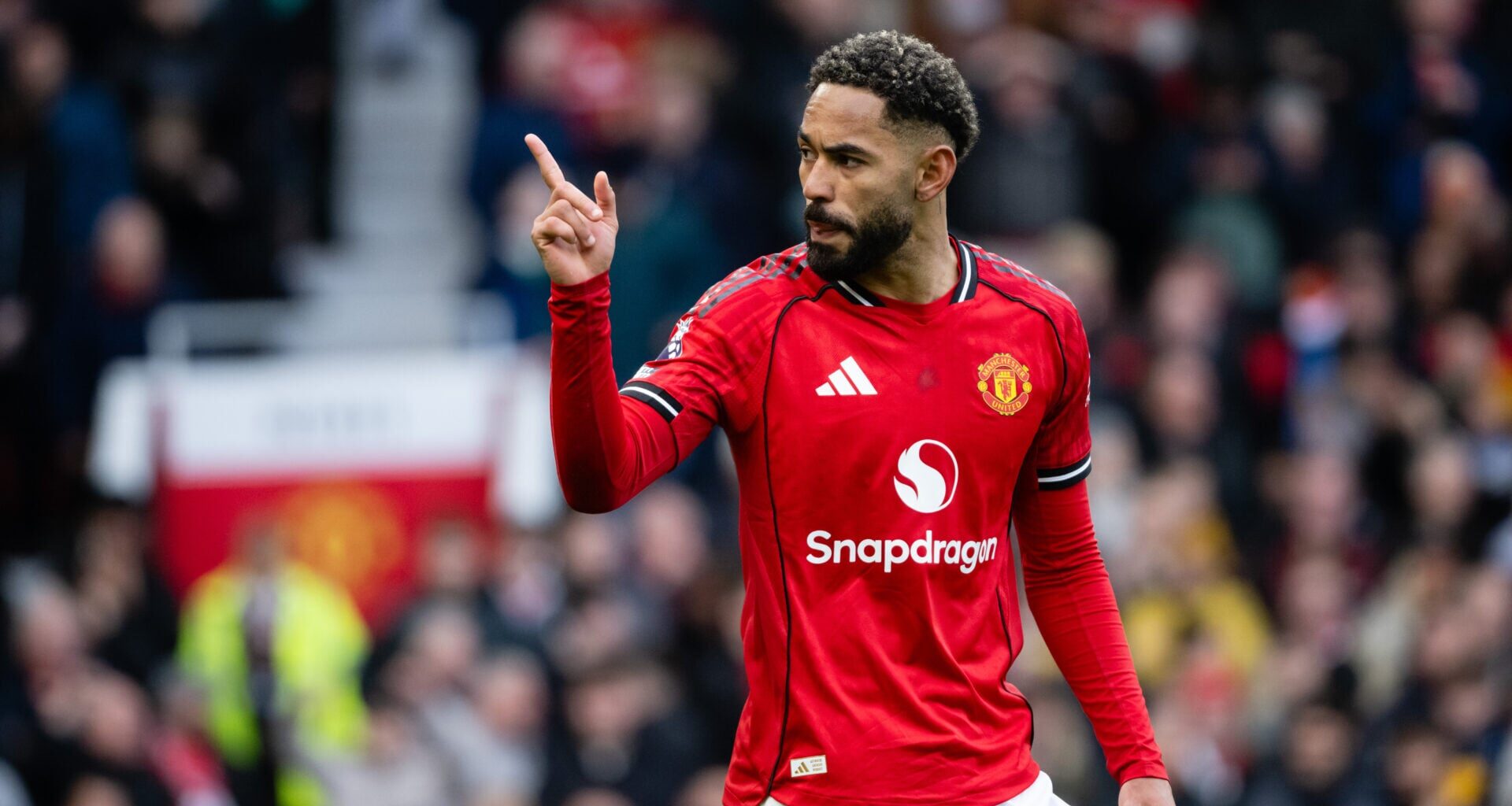 JJ Gabriel and Shea Lacey respond to Matheus Cunha message after Man Utd beat Aston Villa