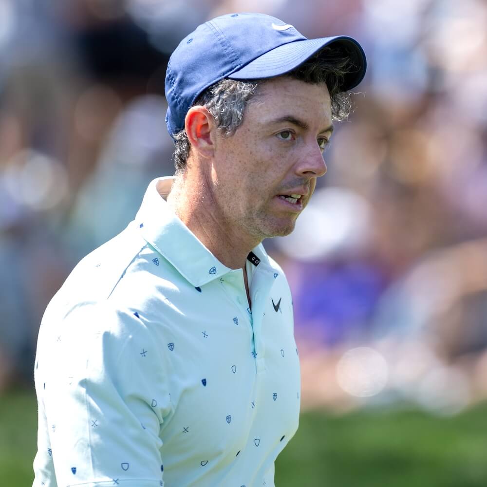 Middling McIlroy makes little noise