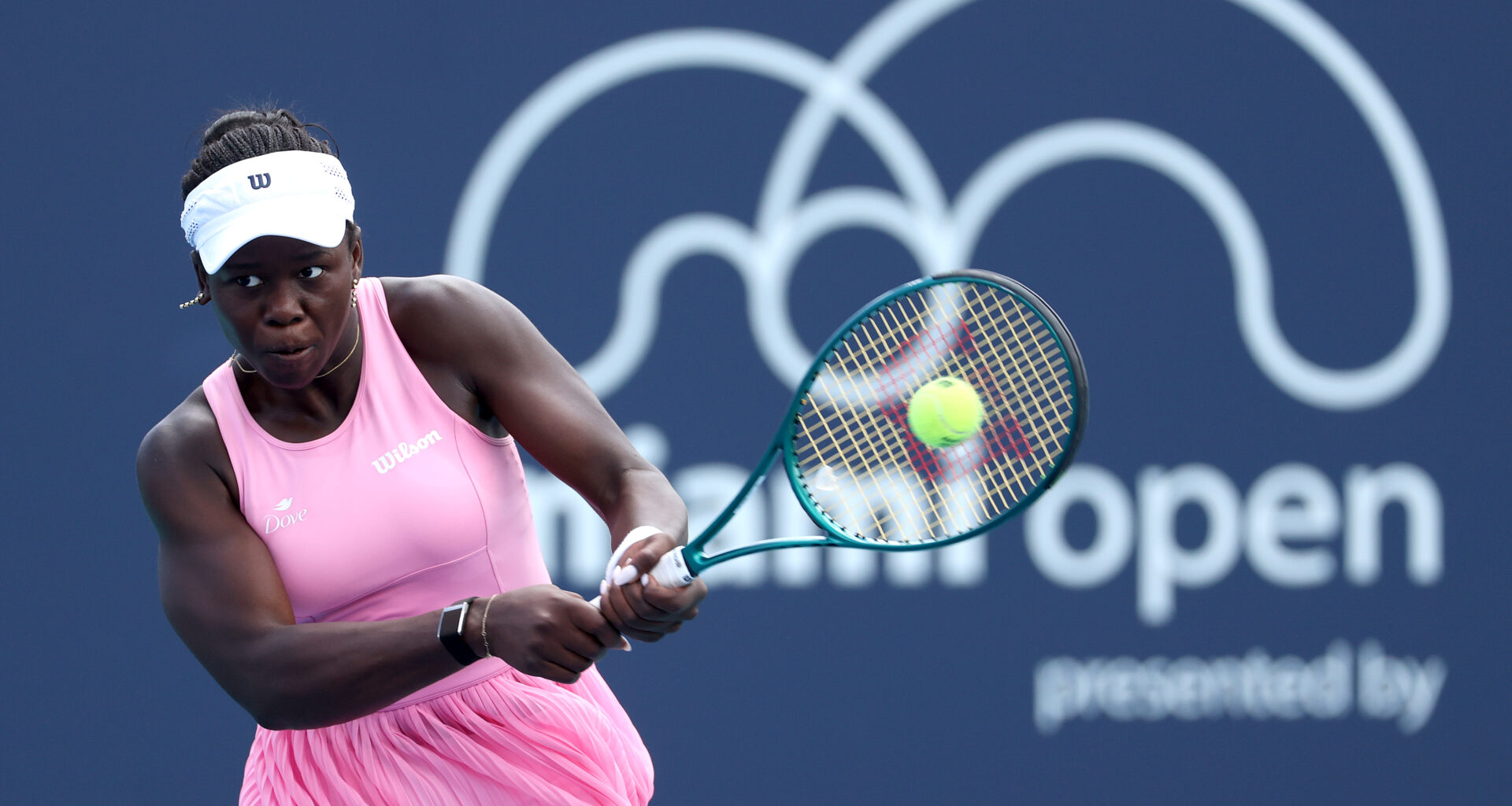 Mboko rips 32 winners in dominant win over Blinkova