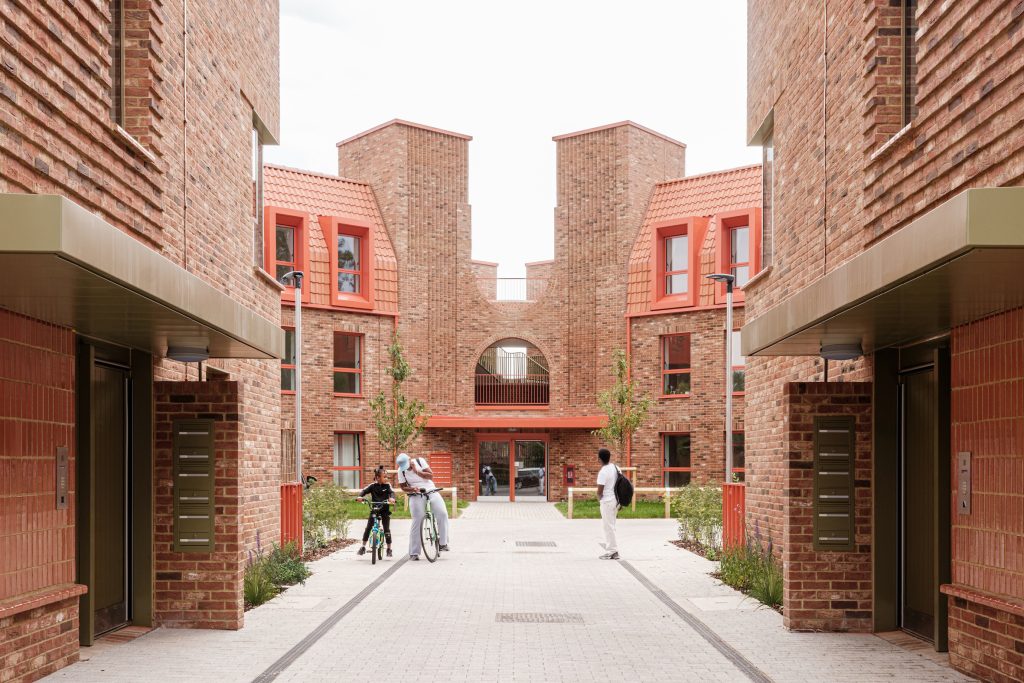 Metropolitan Workshop completes Arts and Crafts homes on 1920s Lewisham estate