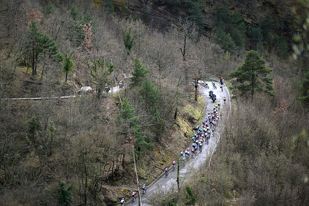 NICE, FRANCE - MARCH 15: A general view of the peloton competing during the 84th Paris-Nice 2026, Stage 8 a 129.2km stage from Nice to Nice / #UCIWT / on March 15, 2026 in Nice, France. (Photo by Szymon Gruchalski/Getty Images)