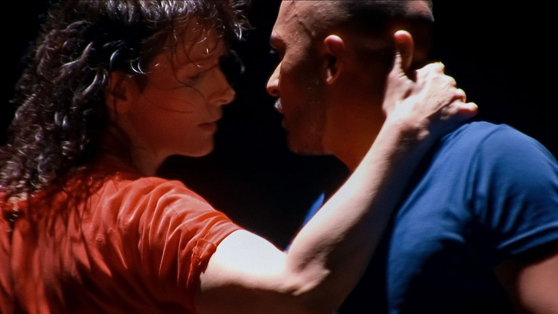 Juliette Binoche, Akram Khan in the film ΙΝ Ι ΙΝ ΜΟΤΙΟΝ.