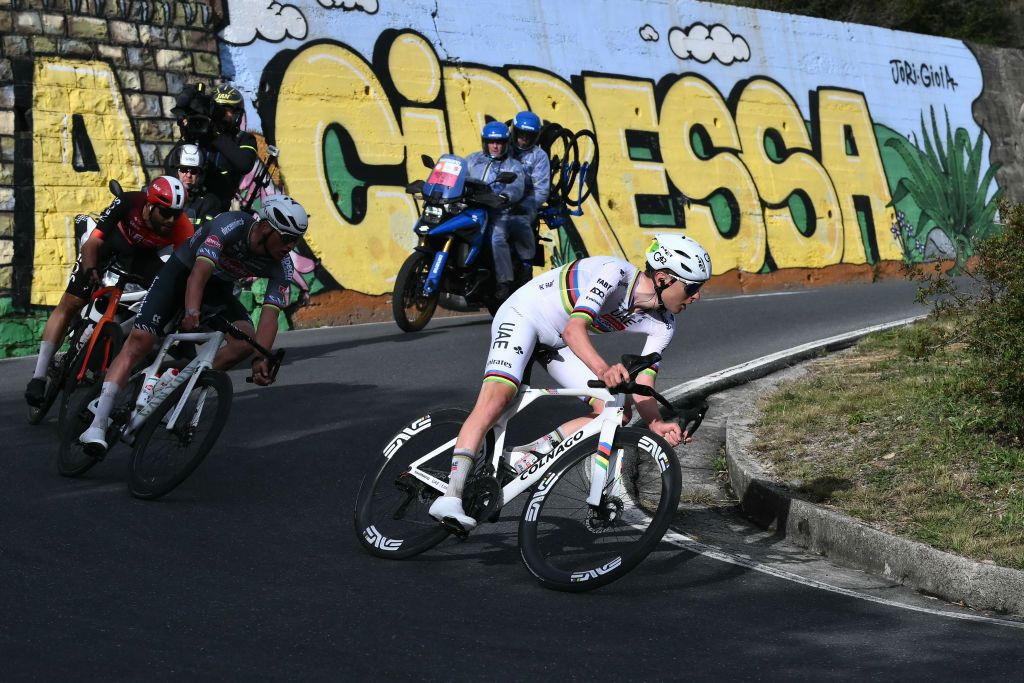 2025 Milan-San Remo: Tadej Pogačar leads on the descent of the Cipressa