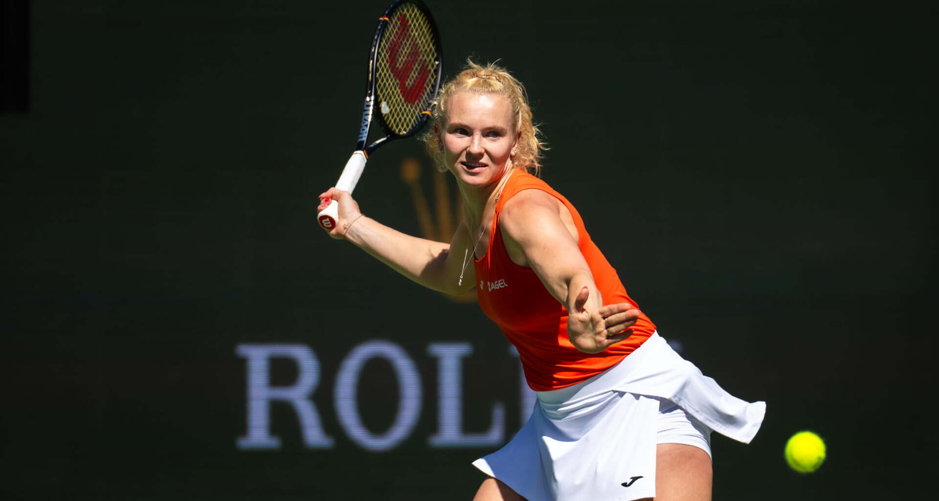 Siniakova ousts reigning Indian Wells champ Andreeva in tense three-set comeback