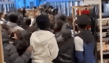 Teenagers storm shops on Clapham high street as three arrested for anti-social behaviour and assault - London Evening Standard