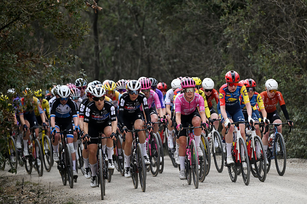 SIENA, ITALY - MARCH 07: A general view of Lea Curinier of France, Amber Kraak of Netherlands and Team FDJ United - SUEZ, Riejanne Markus of Netherlands, Shirin van Anrooij of Netherlands and Team Lidl - Trek and a general view of the peloton competing during to the 12th Strade Bianche Donne 2026 a 133km one day race from Siena to Siena / #UCIWWT / on March 07, 2026 in Siena, Italy. (Photo by Luc Claessen/Getty Images)