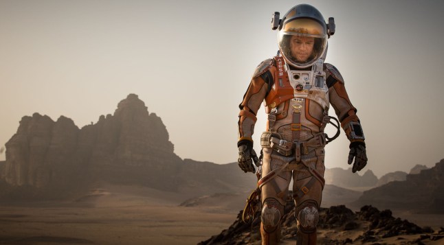 Editorial use only. No book cover usage. Mandatory Credit: Photo by Giles Keyte/20th Century Fox/Genre/International Traders/Mid Atlantic/Kobal/REX/Shutterstock (5882518c) Matt Damon The Martian - 2015 Director: Ridley Scott 20th Century Fox/Genre Films/International Traders/Mid Atlantic Films USA Scene Still Scifi Seul sur Mars