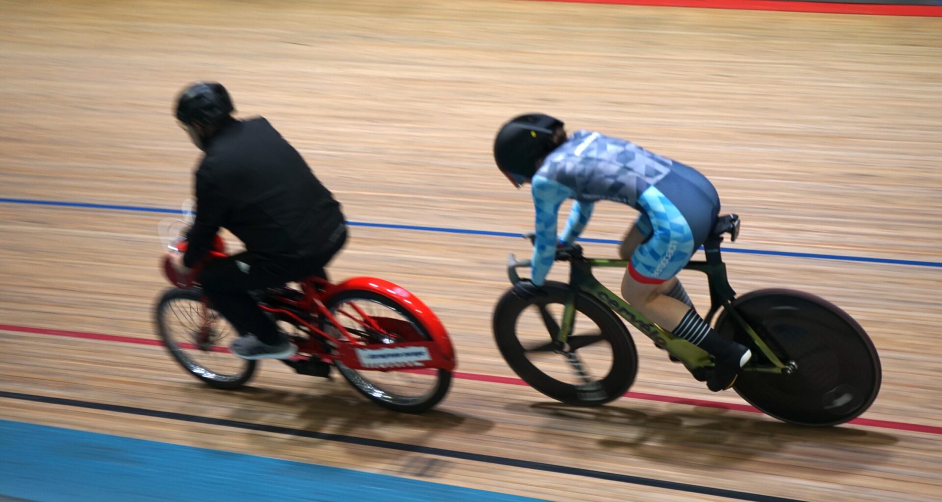 “It was pretty wild”: Jessica Disley smashes women’s UCI Derny Hour Record by 8km with mammoth 60.16km ride – and even beats Magnus Bäckstedt’s motor paced mark - Cycling News | Bike Reviews