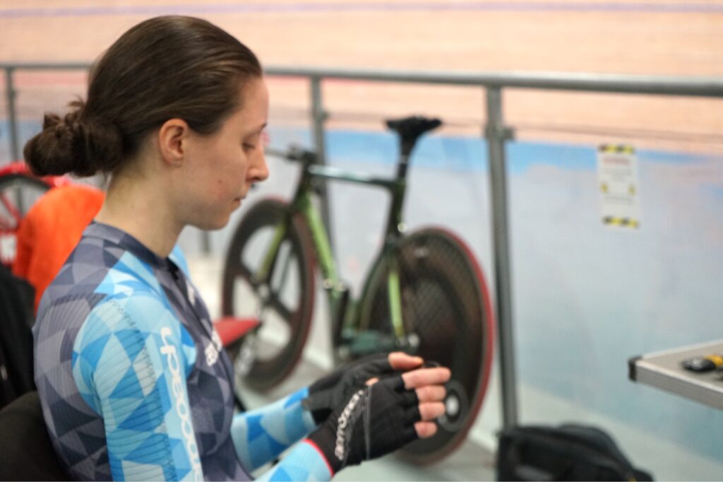Jessica Disley breaks the UCI Derny Hour Record, 2026