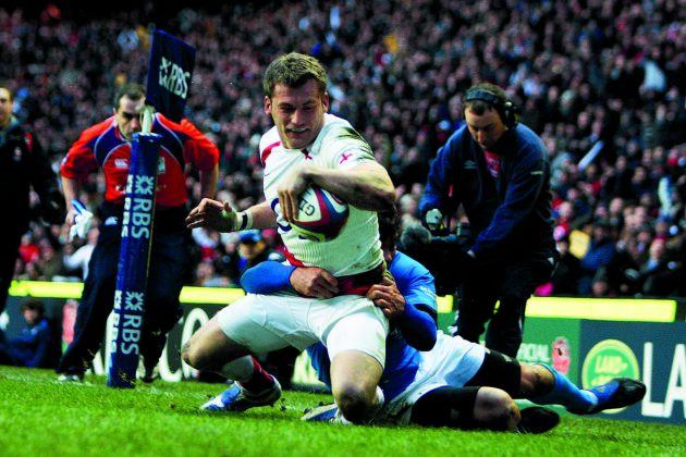 Mark Cueto of England dives to score a try during the RBS 6 Nations Championship match between England and Italy at Twickenham on February 7, 2009 in London, England. (Photo by Warren Little/Getty Images)