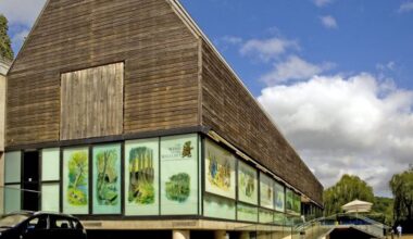 Chipperfield’s first major UK project in listing bid