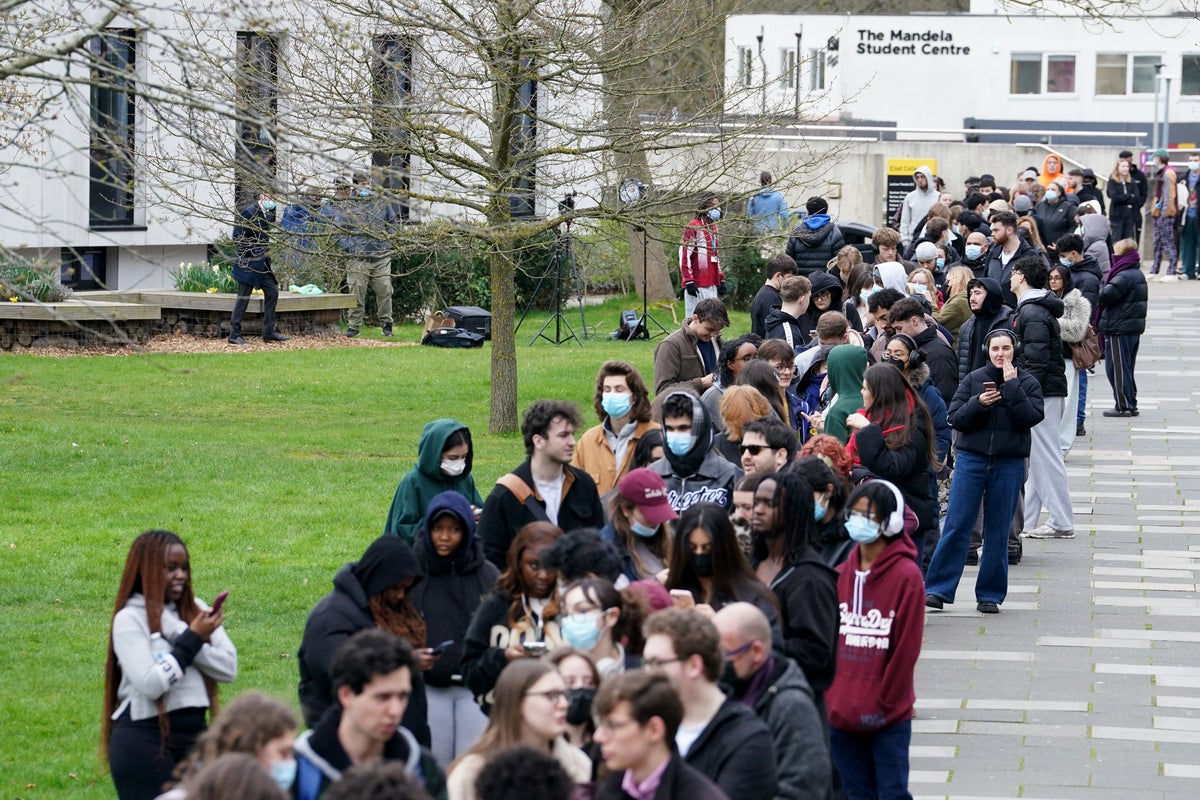 Meningitis B latest: Cases continue to rise as health chiefs confirm national response to ‘explosive’ outbreak