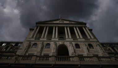 Banks pull their entire mortgage ranges amid 'extreme volatility'