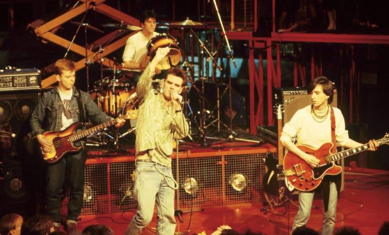 UNITED KINGDOM - MARCH 16: Photo of Johnny MARR and MORRISSEY and SMITHS and Andy ROURKE and Mike JOYCE; L-R: Andy Rourke, Mike Joyce (drums), Morrissey, Johnny Marr (playing Gibson ES-335 guitar), performing live on The Tube (Photo by Pete Cronin/Redferns)