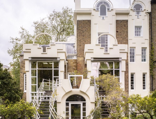 The Garden facade with a representation of the family of four through the repeated ?Jencksiana? motif. Photo by Sue Barr. ? Jenkcs Foundation