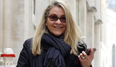 Mum wins £5,000 over 'too small' Cartier bracelet that Harrods refused to take back | News UK