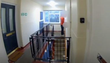 Royal Mail investigate after London postie spotted weeing in doorway - London Evening Standard