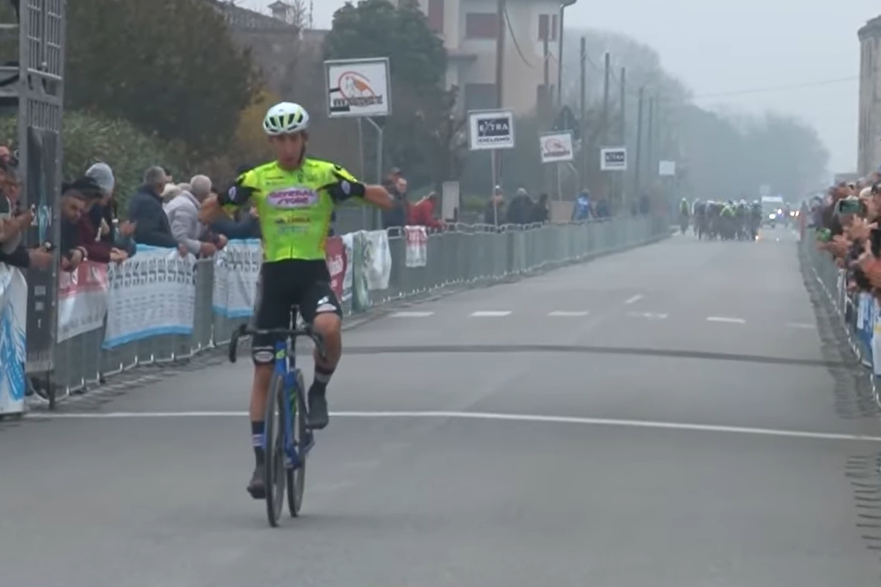 "It's ridiculous": UCI's controversial new handlebar rules see pro cyclist disqualified after 60km solo win, but team insists 'illegal brake levers' were bent in crash - Cycling News | Bike Reviews