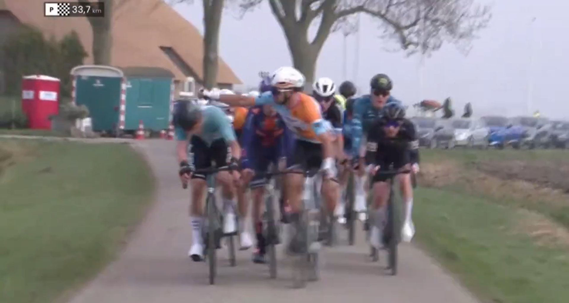 Outrage as pro cyclist appears to punch rival during race - Cycling News | Bike Reviews