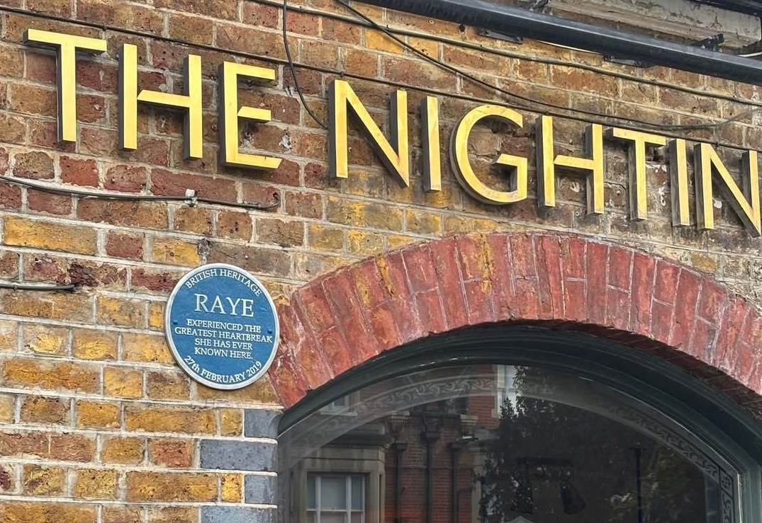 raye blue plaque the nightingale pub