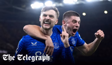 Everton finally win at home after strangest kick-off you may ever see