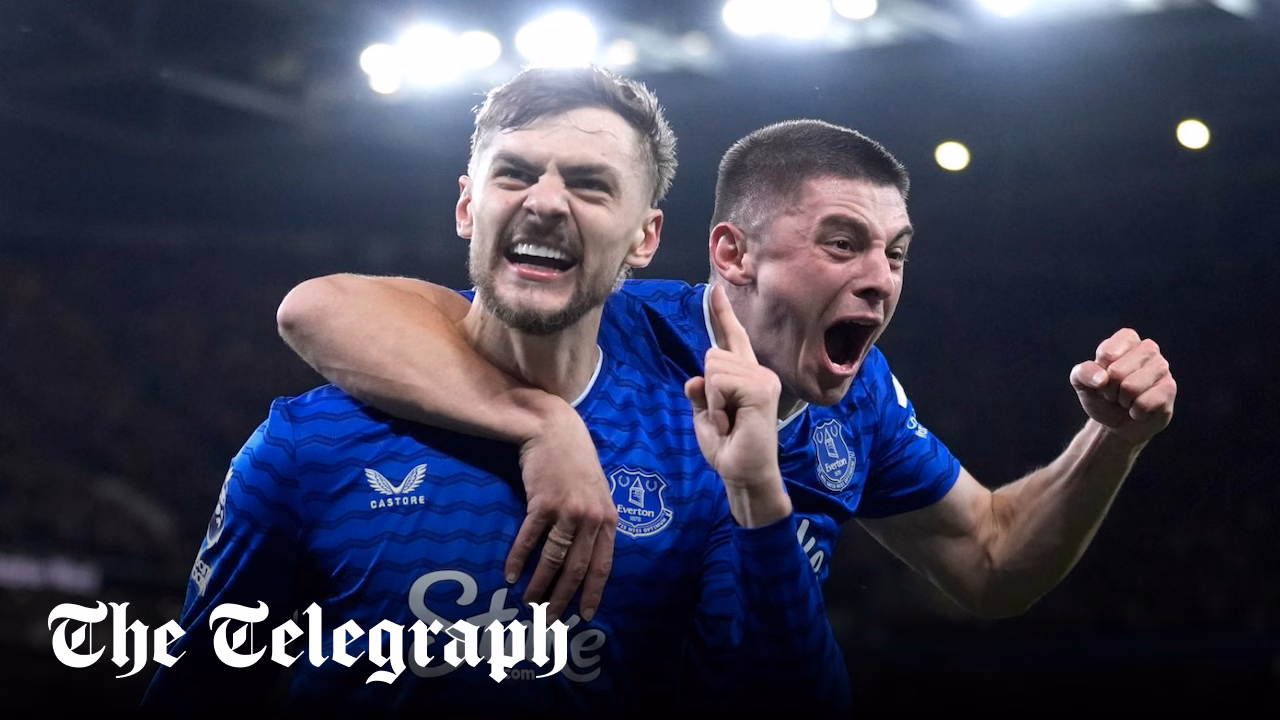 Everton finally win at home after strangest kick-off you may ever see