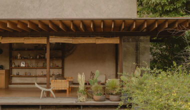 Alberto Kalach’s mixed-use 1930s building is revamped in Mexico City