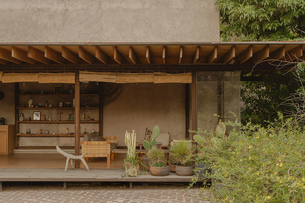 Alberto Kalach’s mixed-use 1930s building is revamped in Mexico City